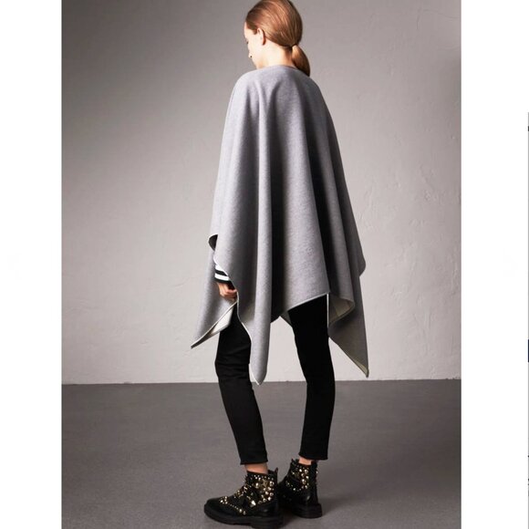 Burberry Charlotte Reversible Solid/House Check Wool Cape One Size - Picture 5 of 11